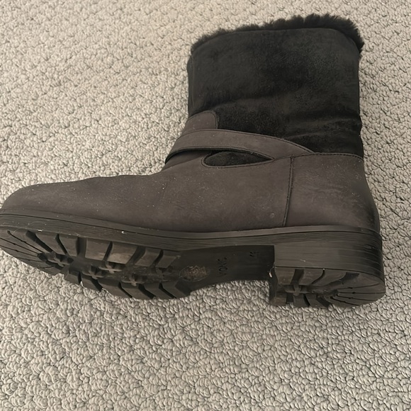 Vionic Rosa shearling and suede boots - Picture 7 of 8